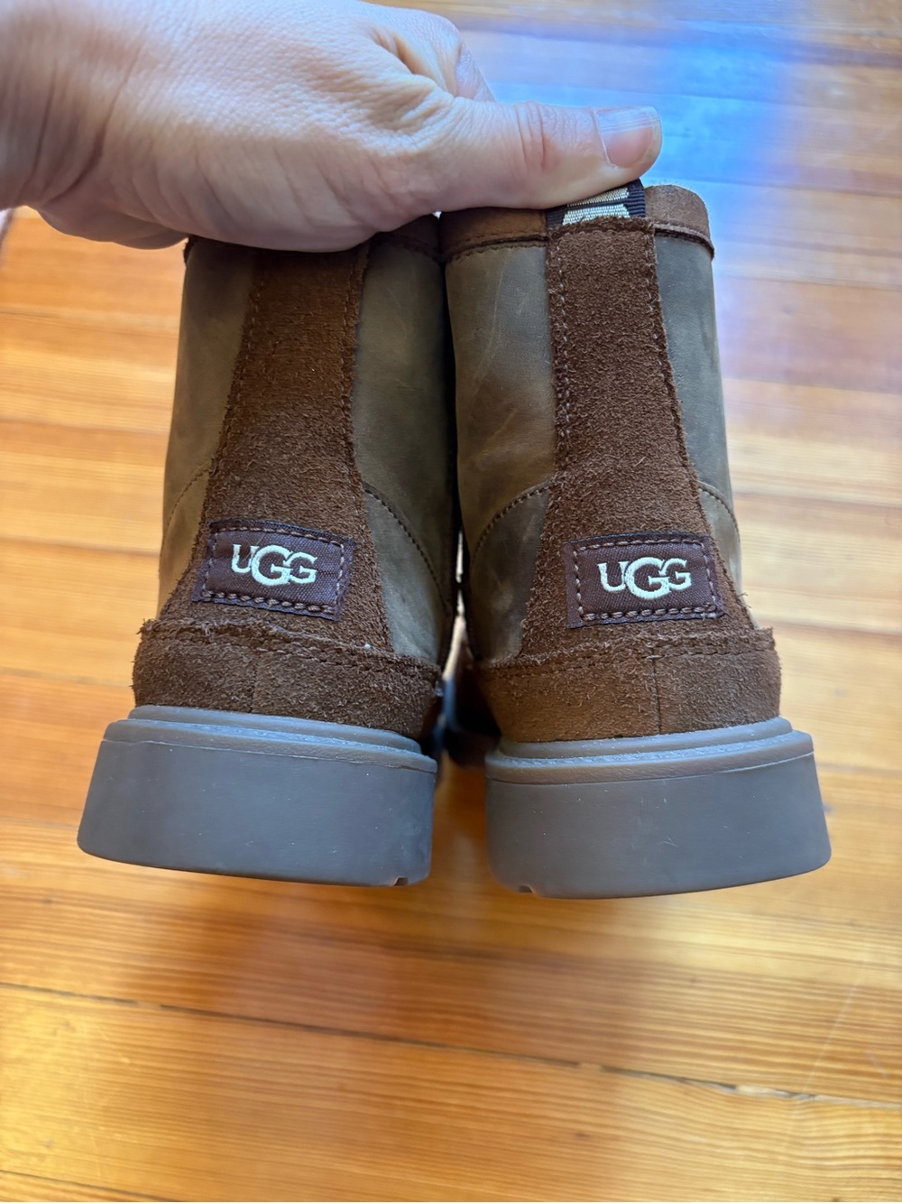 UGG | Brown Leather and Suede | Shearling-Lined | Size 1 - Picture 7 of 9